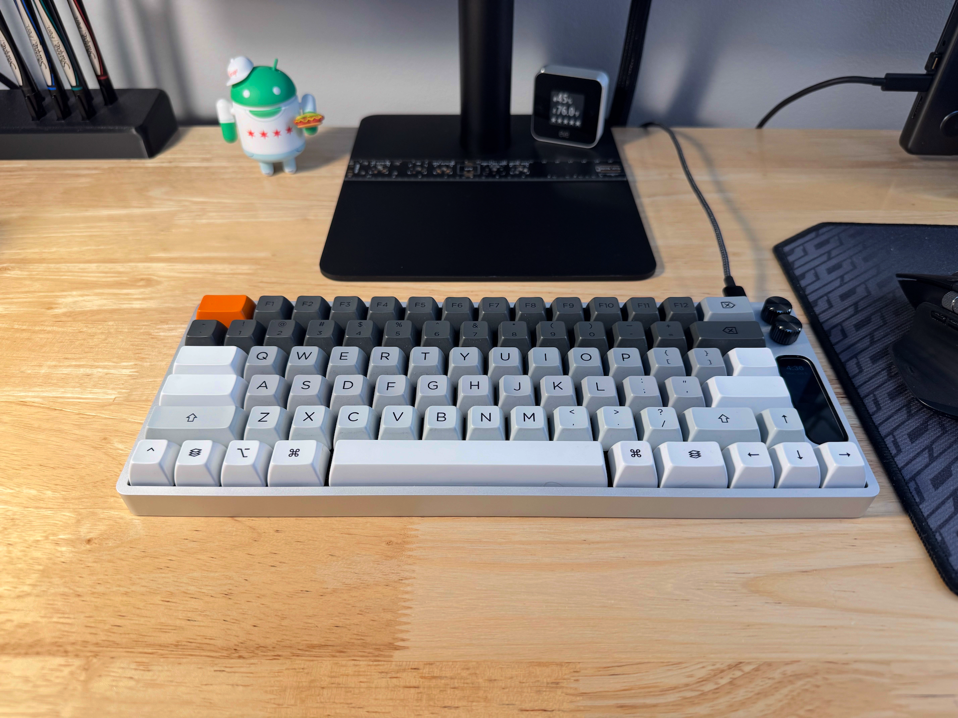 `knob 1 tlk keyboard with GRADE caps` output